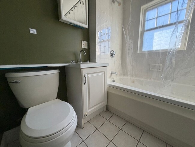 Building Photo - Move-In Ready Townhouse in North Billerica – Unbeatable Transit Access!