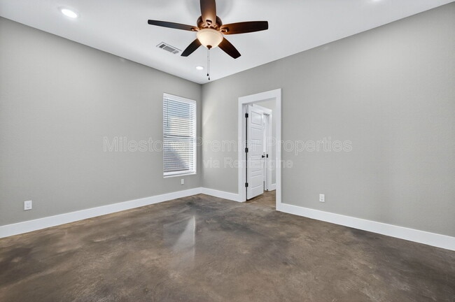 Building Photo - 1425 S 7th Ave