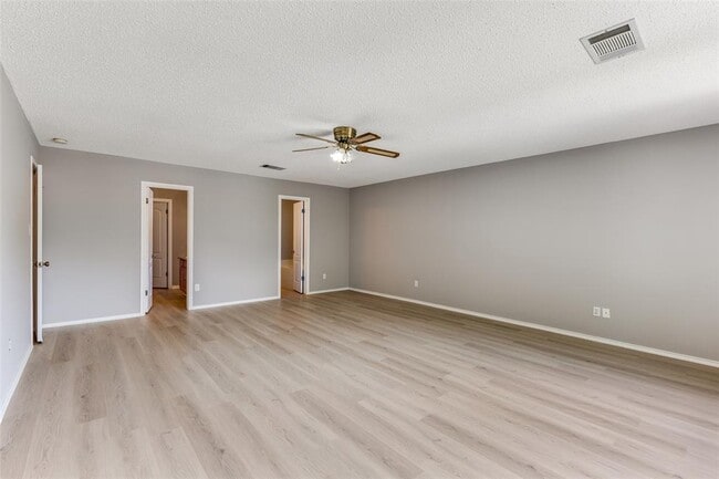 Building Photo - 2200 Milan Dr