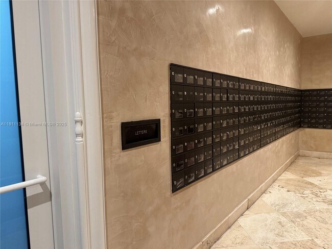 Building Photo - 770 Claughton Island Dr