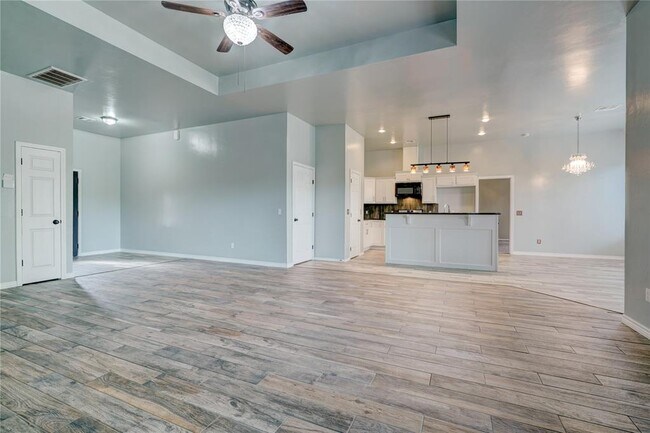 Building Photo - 2023 Westbury Dr