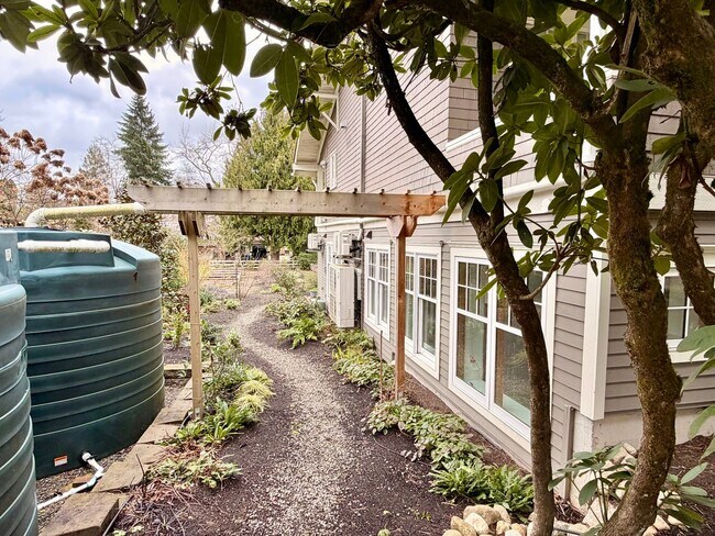 Building Photo - ROJAS