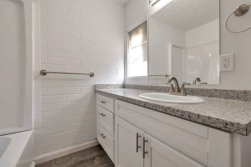 Building Photo - 1815 W Tuckey Ln