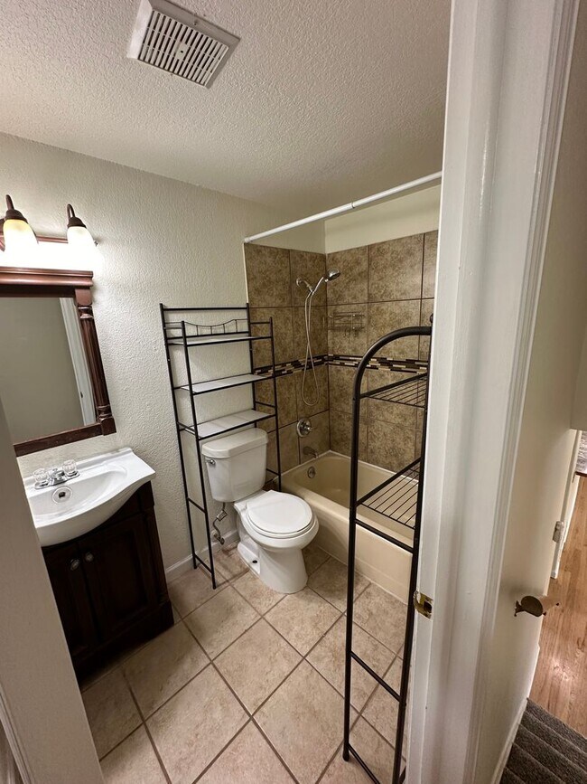 Building Photo - Home in Parkside Subdivision