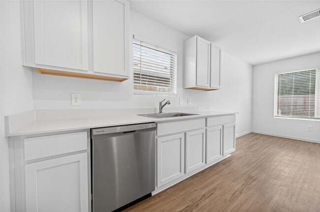 Building Photo - 17938 Becker Lndg Dr