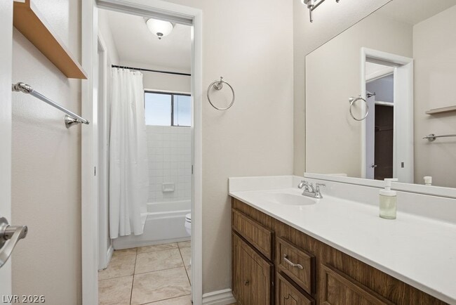 Building Photo - 4561 Paseo El Rio Dr