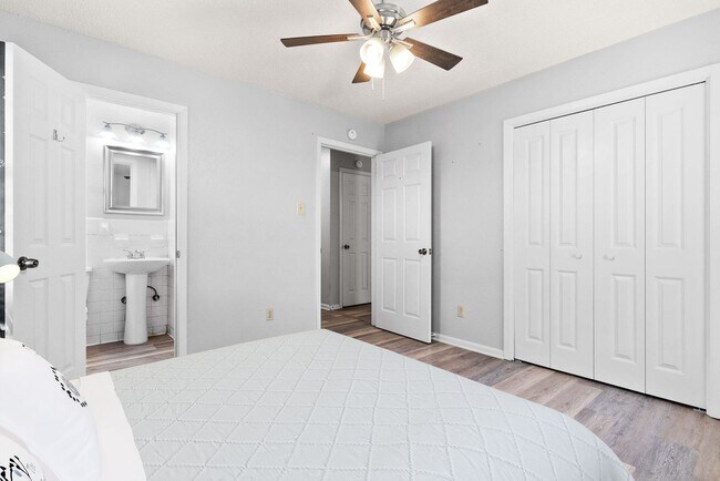 Building Photo - $500 off first months rent