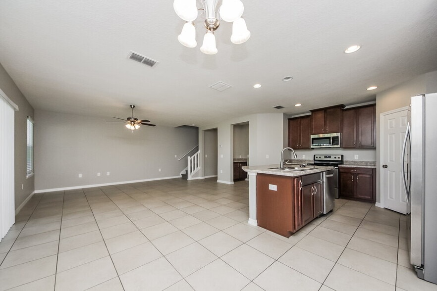 Building Photo - 3171 Turret Dr