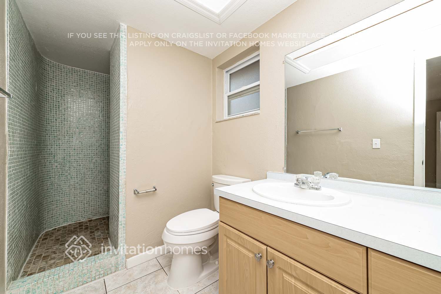 Building Photo - 130 NE Madison Cir N