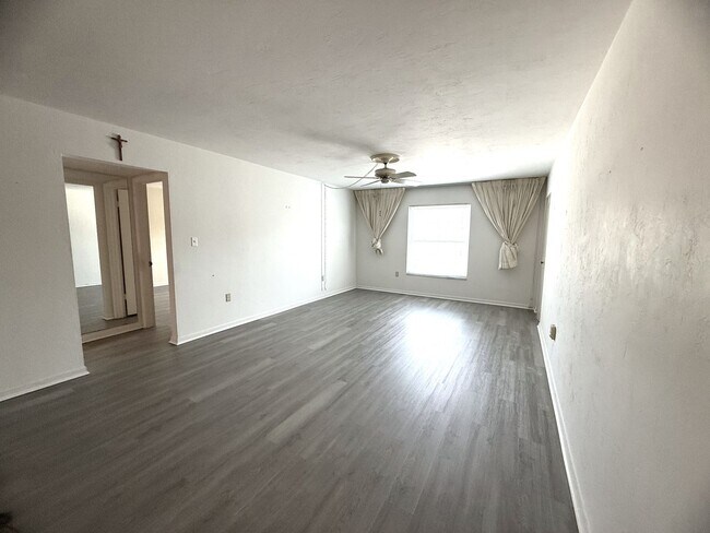 Building Photo - FIRST MONTHS RENT FREE!!! Beautiful 2 MASTER SUITE CONDO in Central Ft. Myers with Over 1200 Sqft.