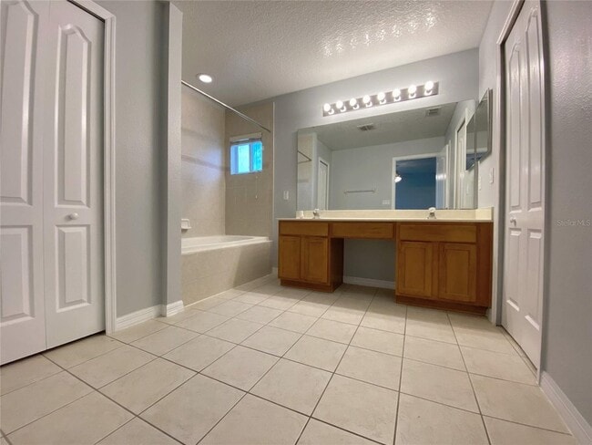 Building Photo - 2044 Portcastle Cir