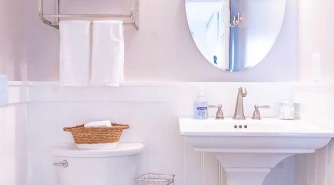 Building Photo - 2 Bedroom Condo - Ocean View - On the Boardwalk - Utilities Included!