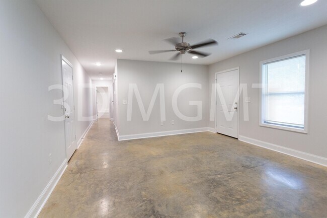 Building Photo - 103 Wedgewood Cr