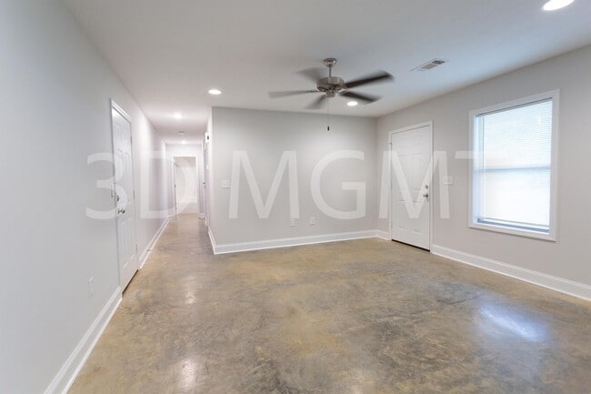 Building Photo - 105 Wedgewood Cr