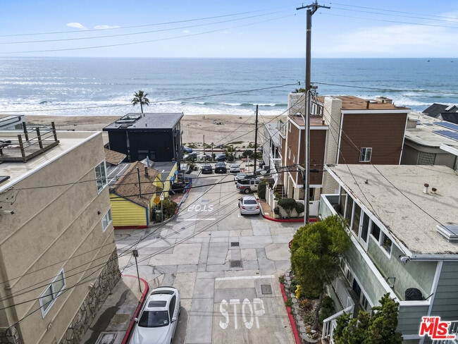 Building Photo - 115 44th St