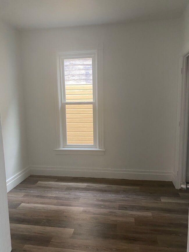 Building Photo - 12 E Sunnyside Way