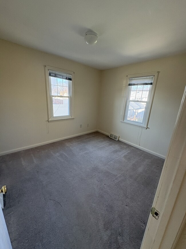 Building Photo - 701 Brooke Ave