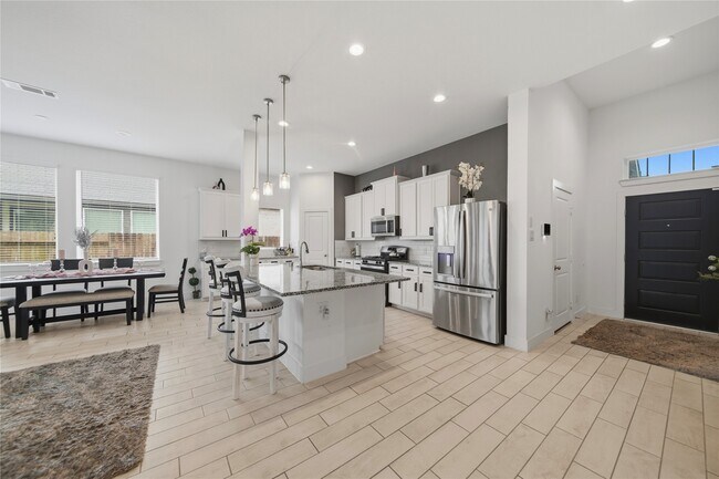 Building Photo - 4512 Bartagrass Dr