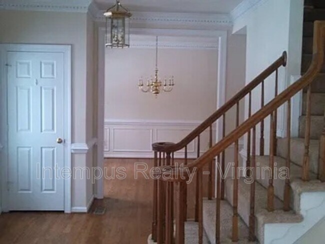 Building Photo - 7140 Chesterfield Dr
