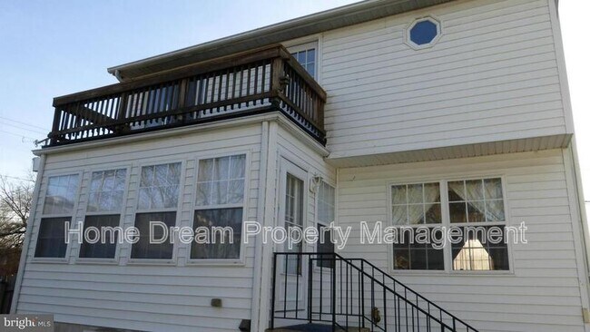 Building Photo - 2623 Van Buren St