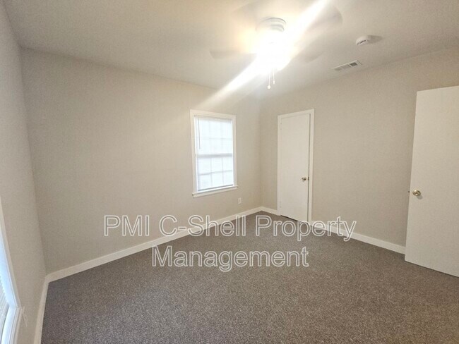 Building Photo - 217 Willow St