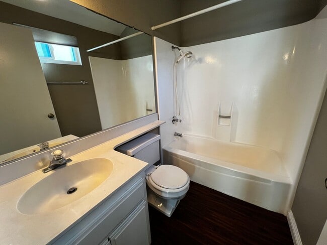 Building Photo - 2 Bedroom 3 Bath Condo for Rent in an Excellent Area of Fullerton