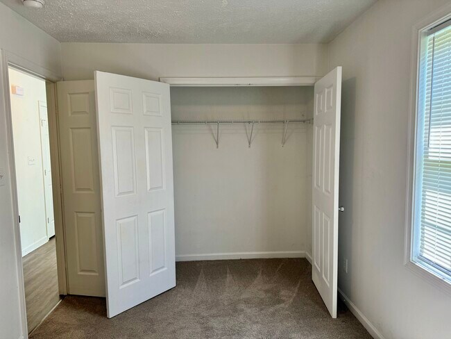 Closet second bedroom - 4907 Sycamore Pl