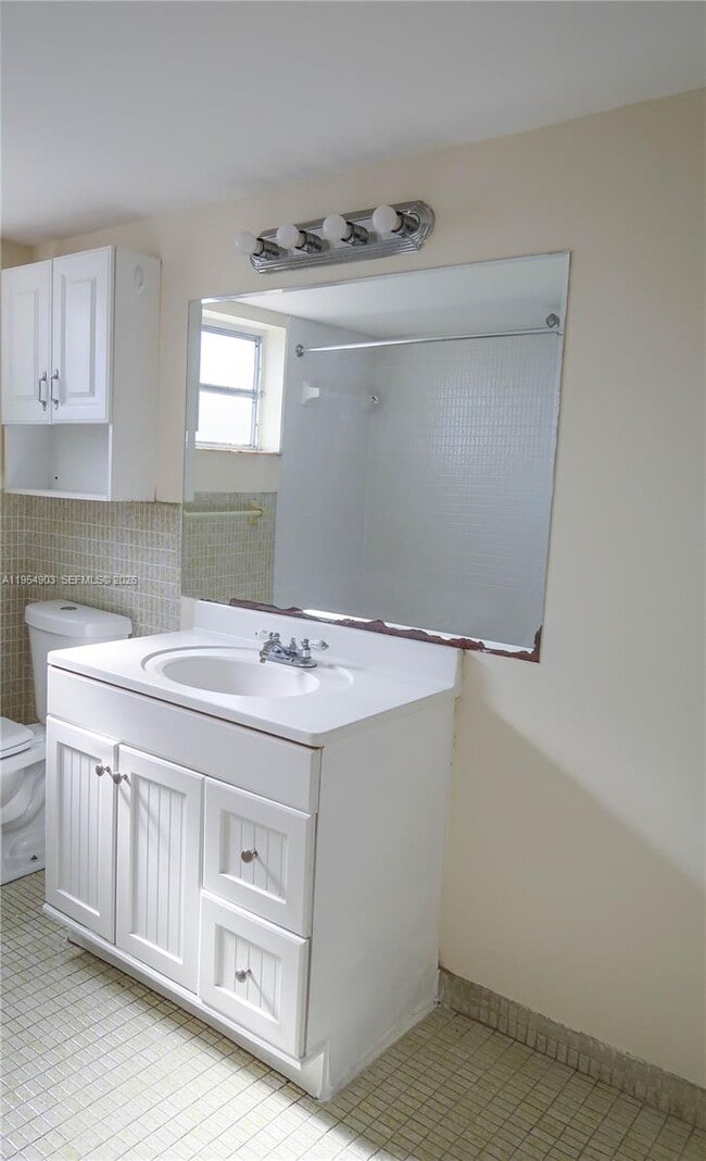 Building Photo - 1690 NE 191st St