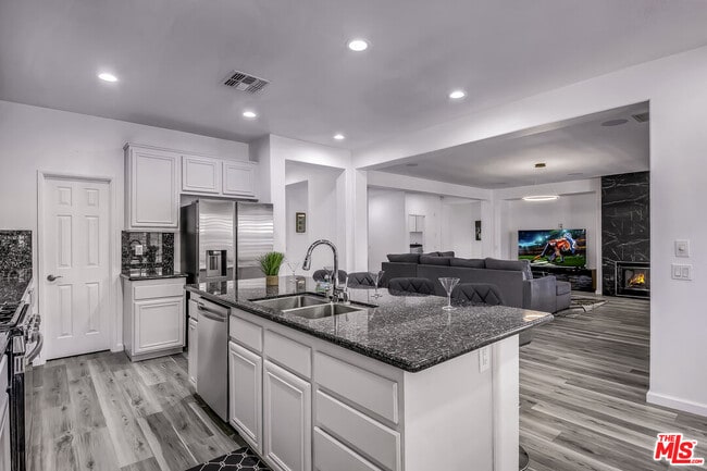 Building Photo - 82580 Yeager Way