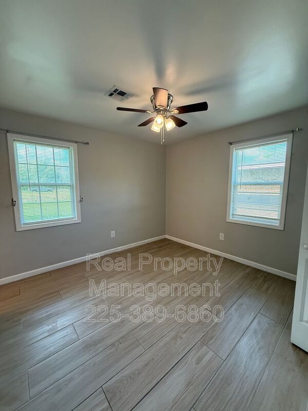 Building Photo - 160 Ebony Dr