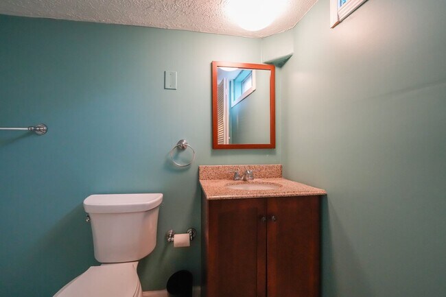 Building Photo - BEAUTIFUL CAPE COD IN BLUEGRASS ESTATES