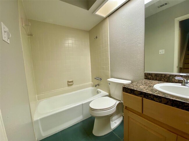 Building Photo - 4711 Spicewood Springs Rd