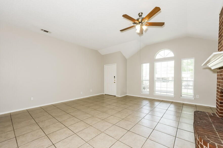Building Photo - 1223 Reeves Ln