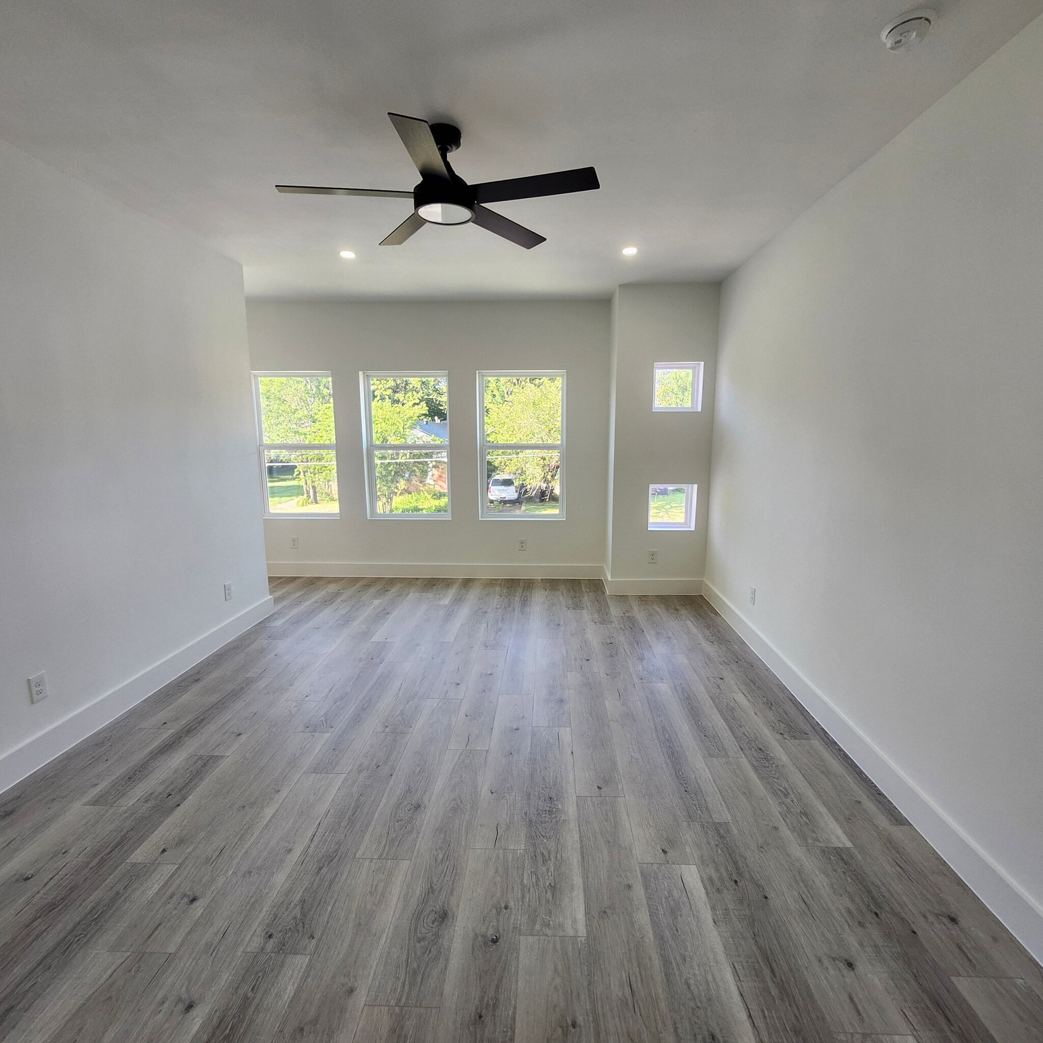 Building Photo - Room in Duplex on Wendelkin St
