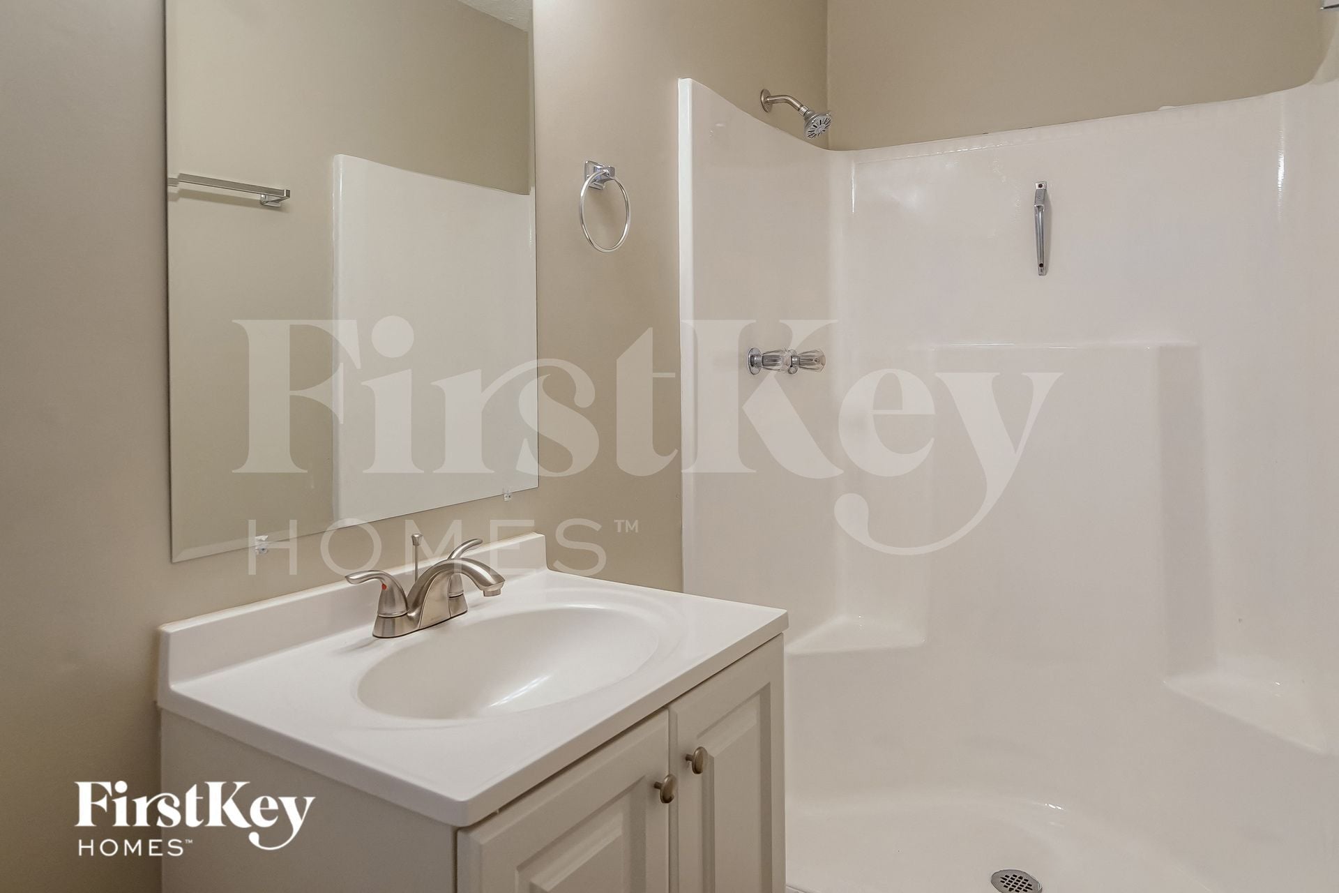 Building Photo - 5292 Clarkview Dr