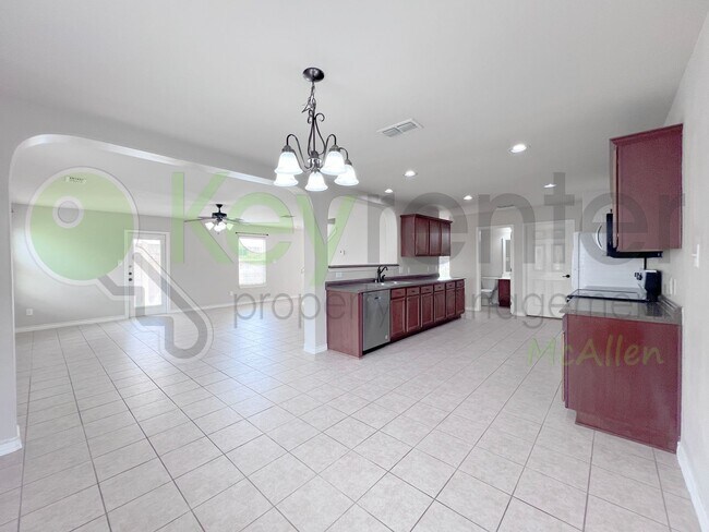 Building Photo - Beautidul 3bed/2.5 bath House in Edinburg. Don't Miss Out!
