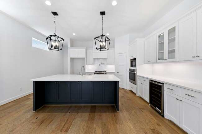 Building Photo - 1127 E 23rd St