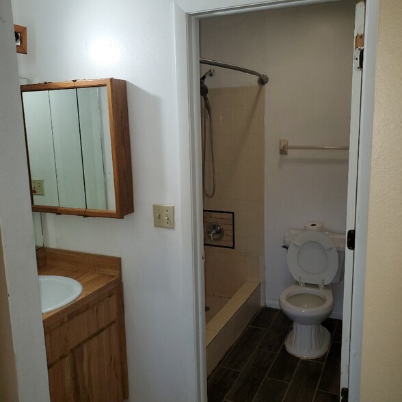 Building Photo - 7240 Parkside Villas Dr