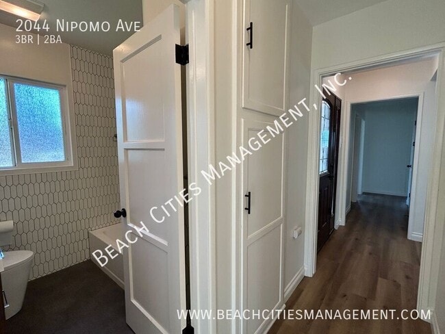 Building Photo - 2044 Nipomo Ave