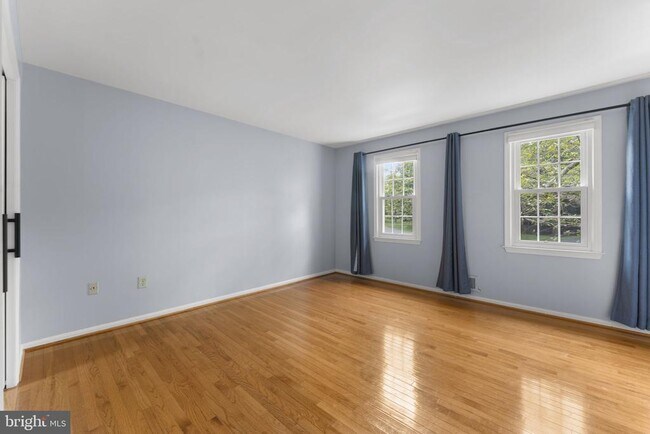Building Photo - 901 Holly Creek Dr