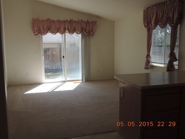 Building Photo - Fall St., Fernley