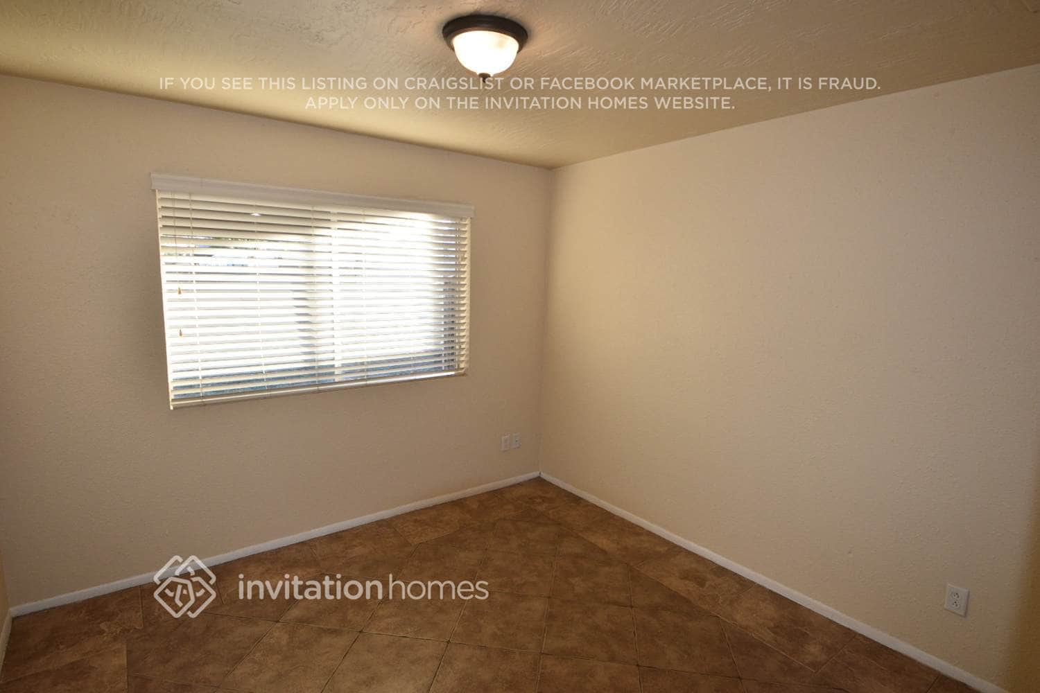 Building Photo - 3735 W Columbine Dr