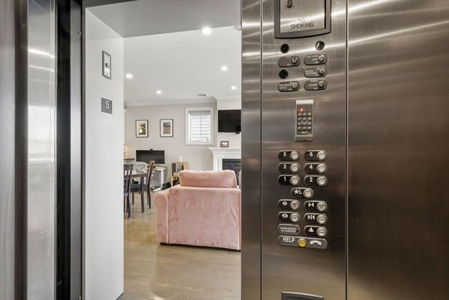 Building Photo - 205 W 8th St