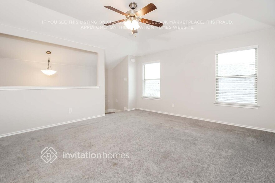 Building Photo - 3232 Tamarack Ln