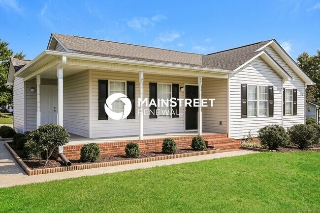 Building Photo - 3 Bedroom Pet-Friendly Home in THOMASVILLE, NC with Main Street Renewal