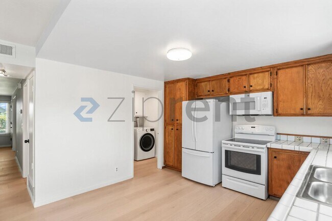 Building Photo - 1030 Gull Ave