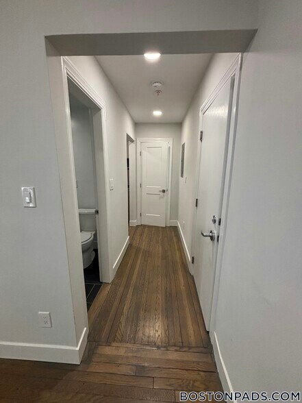 Building Photo - 19 Peterborough St