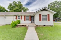 Building Photo - Beautifully renovated 3bedroom -1.5 bath h...