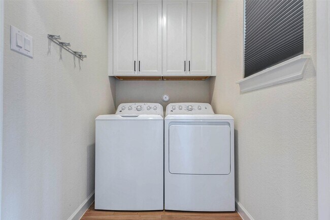 Building Photo - 11005 Upland Forest Dr