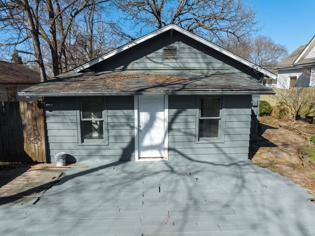 Building Photo - Freshly Updated 3 Bedroom Home